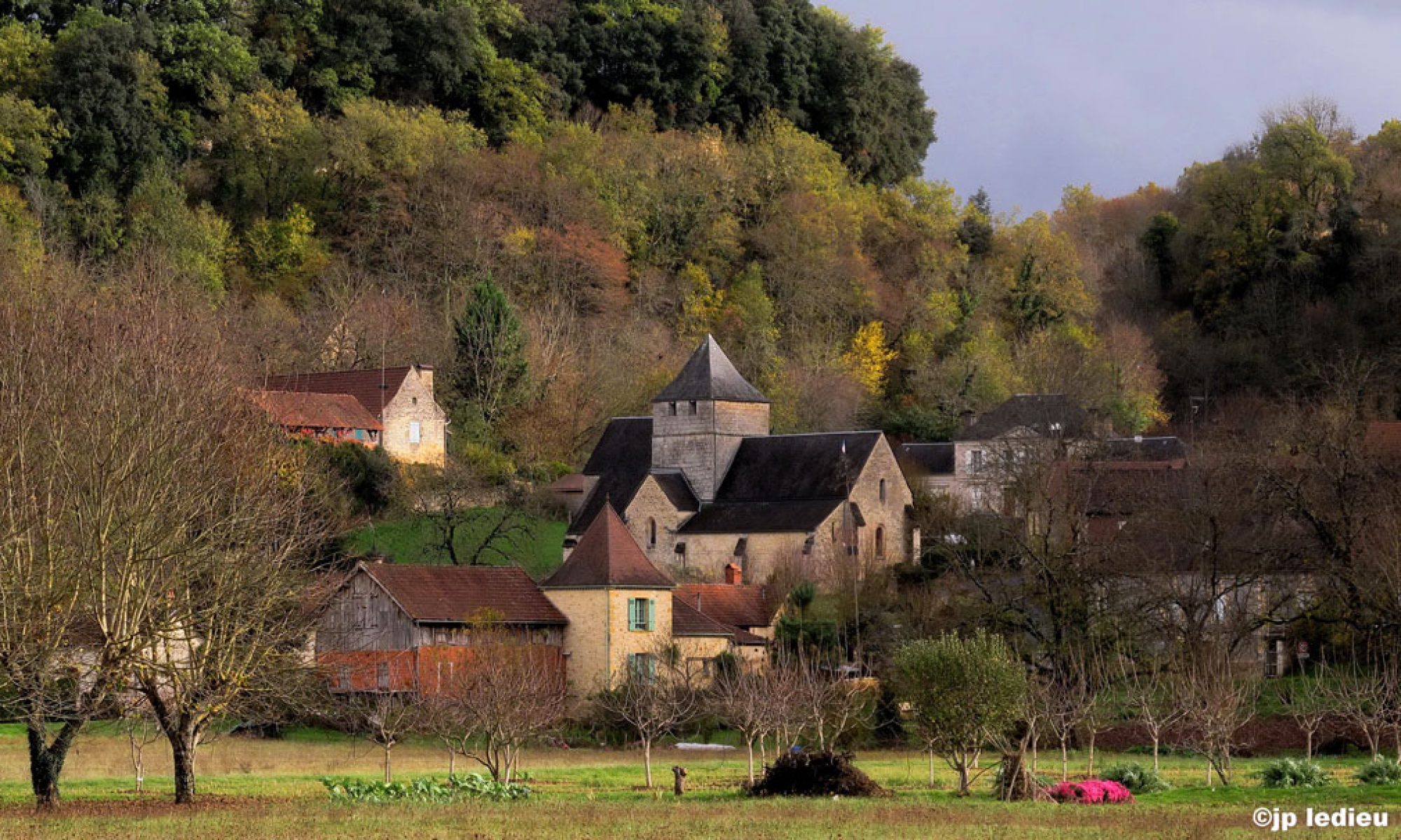Bourg sainte mondane